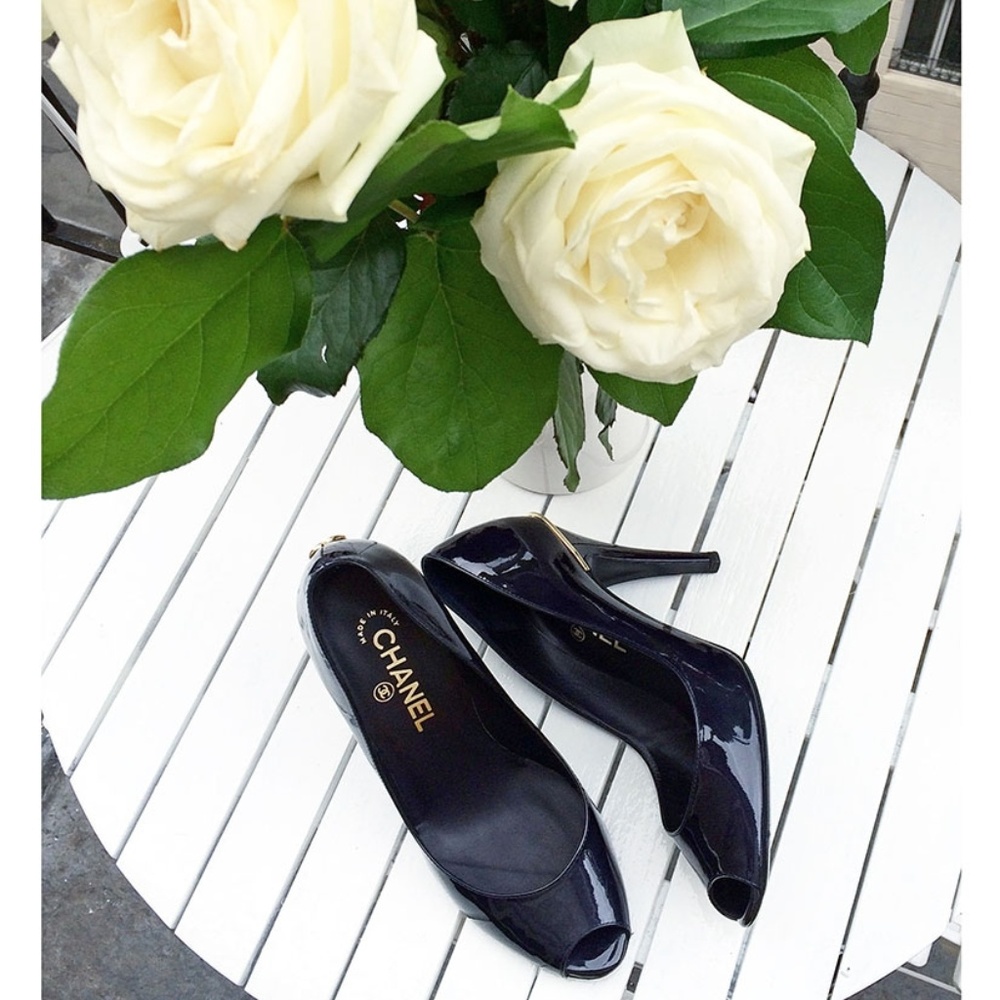 CHANEL Midnight blue patent pump, 8